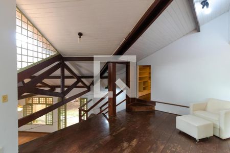 Casa à venda com 237m², 3 quartos e 3 vagas Casa à venda com 237m², 3 quartos e 3 vagasMezanino