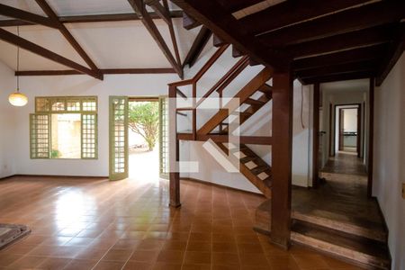 Casa à venda com 237m², 3 quartos e 3 vagas Casa à venda com 237m², 3 quartos e 3 vagasSalas