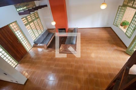 Casa à venda com 237m², 3 quartos e 3 vagas Casa à venda com 237m², 3 quartos e 3 vagasSalas