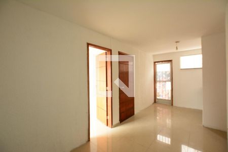 Sala de apartamento para alugar com 2 quartos, 60m² em Jardim Sulacap, Rio de Janeiro