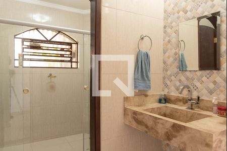 Casa à venda com 421m², 4 quartos e 5 vagas Casa à venda com 421m², 4 quartos e 5 vagasBanheiro Corredor