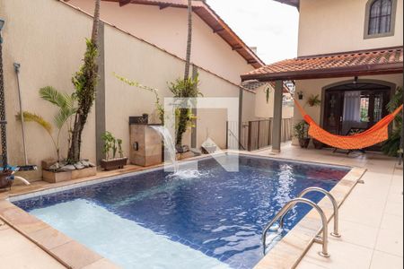 Casa à venda com 421m², 4 quartos e 5 vagas Casa à venda com 421m², 4 quartos e 5 vagasPiscina