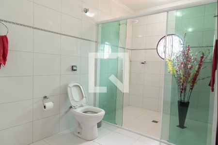 Casa à venda com 421m², 4 quartos e 5 vagas Casa à venda com 421m², 4 quartos e 5 vagasBanheiro da Suíte