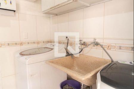 Casa à venda com 421m², 4 quartos e 5 vagas Casa à venda com 421m², 4 quartos e 5 vagasÁrea de Serviço