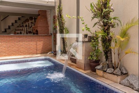 Casa à venda com 421m², 4 quartos e 5 vagas Casa à venda com 421m², 4 quartos e 5 vagasPiscina