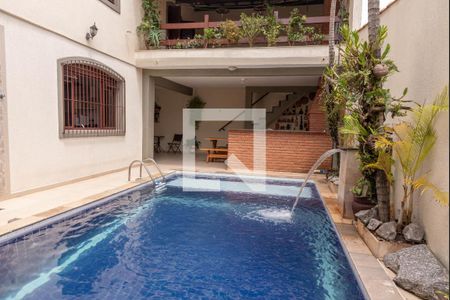 Casa à venda com 421m², 4 quartos e 5 vagas Casa à venda com 421m², 4 quartos e 5 vagasPiscina