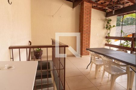 Casa à venda com 421m², 4 quartos e 5 vagas Casa à venda com 421m², 4 quartos e 5 vagasVaranda