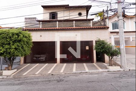 Casa à venda com 421m², 4 quartos e 5 vagas Casa à venda com 421m², 4 quartos e 5 vagasFachada