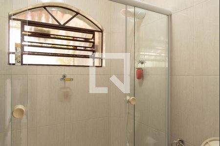 Casa à venda com 421m², 4 quartos e 5 vagas Casa à venda com 421m², 4 quartos e 5 vagasBanheiro Corredor