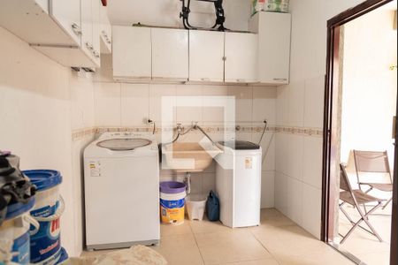 Casa à venda com 421m², 4 quartos e 5 vagas Casa à venda com 421m², 4 quartos e 5 vagasÁrea de Serviço