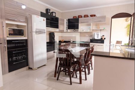 Casa à venda com 421m², 4 quartos e 5 vagas Casa à venda com 421m², 4 quartos e 5 vagasCozinha 1