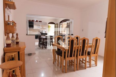 Casa à venda com 421m², 4 quartos e 5 vagas Casa à venda com 421m², 4 quartos e 5 vagasSala de Jantar