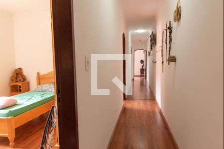 Casa à venda com 421m², 4 quartos e 5 vagas Casa à venda com 421m², 4 quartos e 5 vagasCorredor