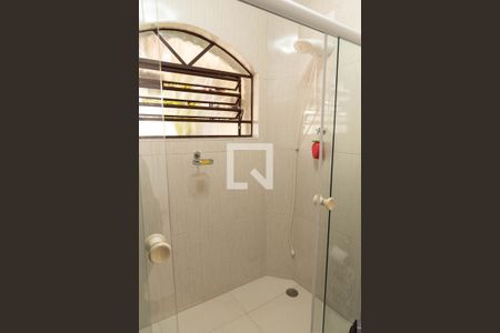 Casa à venda com 421m², 4 quartos e 5 vagas Casa à venda com 421m², 4 quartos e 5 vagasBanheiro Corredor