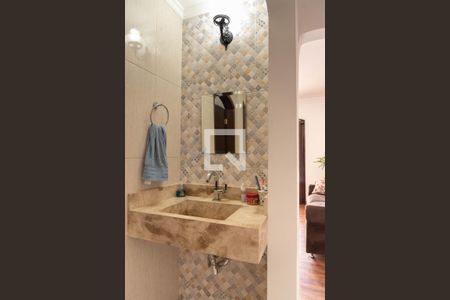 Casa à venda com 421m², 4 quartos e 5 vagas Casa à venda com 421m², 4 quartos e 5 vagasBanheiro Corredor