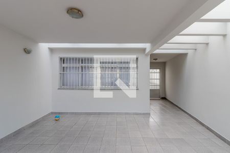 Casa à venda com 178m², 3 quartos e 2 vagas Casa à venda com 178m², 3 quartos e 2 vagasFachada