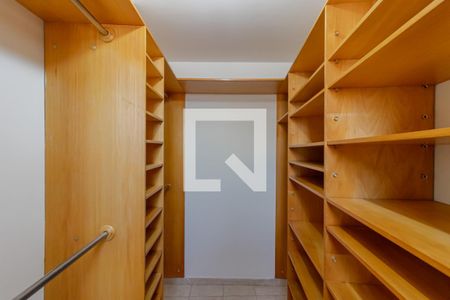 Casa à venda com 178m², 3 quartos e 2 vagas Casa à venda com 178m², 3 quartos e 2 vagasCloset da Suíte