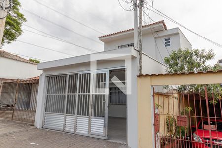 Casa à venda com 178m², 3 quartos e 2 vagas Casa à venda com 178m², 3 quartos e 2 vagasFachada