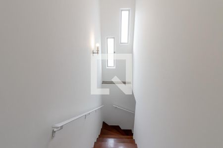 Casa à venda com 178m², 3 quartos e 2 vagas Casa à venda com 178m², 3 quartos e 2 vagasEscadas