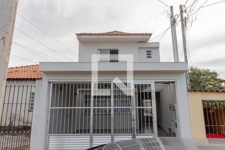 Casa à venda com 178m², 3 quartos e 2 vagas Casa à venda com 178m², 3 quartos e 2 vagasFachada