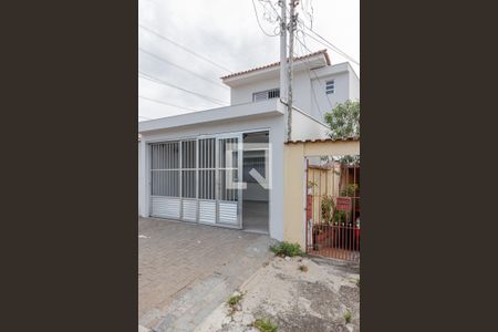 Casa à venda com 178m², 3 quartos e 2 vagas Casa à venda com 178m², 3 quartos e 2 vagasFachada