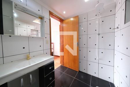 Banheiro de kitnet/studio para alugar com 1 quarto, 30m² em Novo Mundo, Curitiba