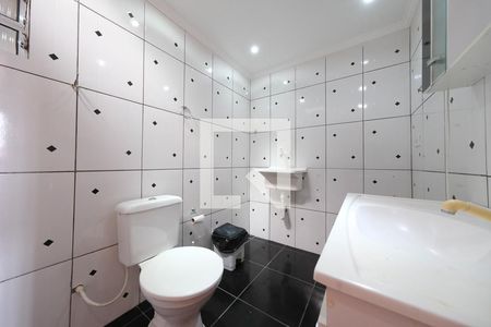 Banheiro de kitnet/studio para alugar com 1 quarto, 30m² em Novo Mundo, Curitiba