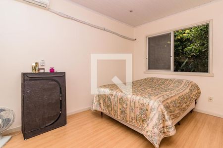 Dormitório2 de casa à venda com 5 quartos, 560m² em Ipanema, Porto Alegre