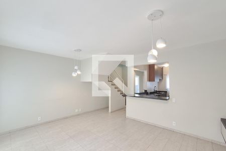 Sala de casa de condomínio para alugar com 3 quartos, 140m² em Planalto, São Bernardo do Campo