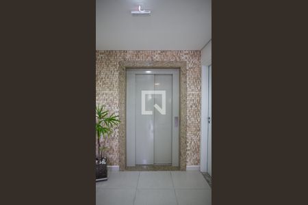 Apartamento à venda com 104m², 2 quartos e 2 vagasElevador de Entrada da Sala