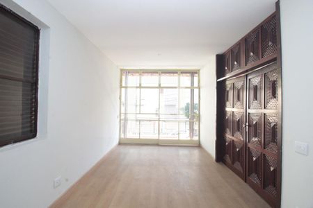 Casa à venda com 4 quartos, 230m² em Grajaú, Belo Horizonte