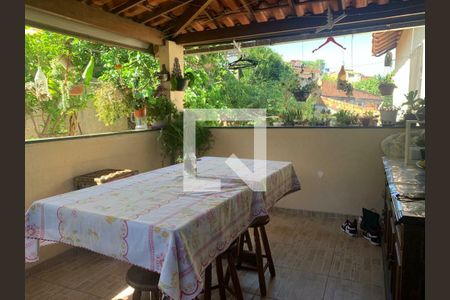 Casa à venda com 228m², 5 quartos e 2 vagas