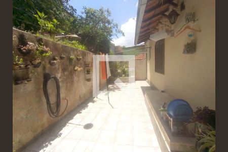 Casa à venda com 5 quartos, 228m² em Santa Mônica, Belo Horizonte