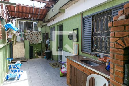 Casa à venda com 230m², 5 quartos e 3 vagasQuintal com teto retrátil 
