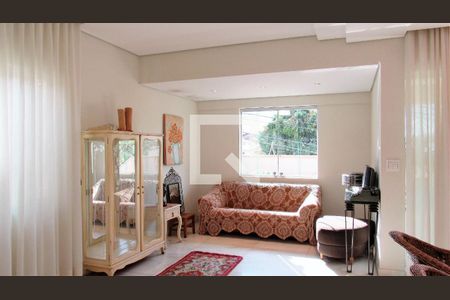 Casa à venda com 330m², 4 quartos e 4 vagas