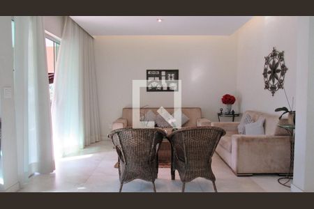 Casa à venda com 330m², 4 quartos e 4 vagas