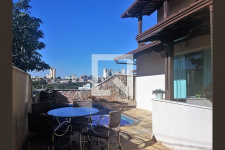 Casa à venda com 330m², 4 quartos e 4 vagas