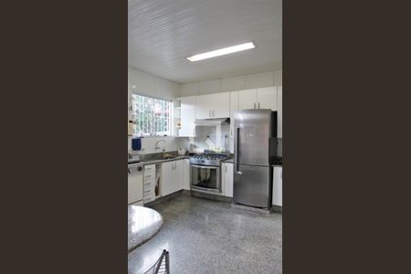 Casa à venda com 330m², 4 quartos e 4 vagas