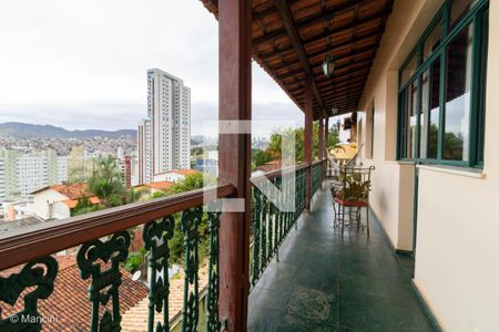 Casa à venda com 4 quartos, 246m² em Luxemburgo, Belo Horizonte