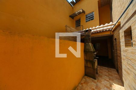 Casa para alugar com 90m², 2 quartos e 1 vagaQuintal