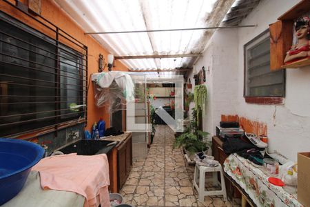 Casa para alugar com 180m², 3 quartos e 2 vagasFundos da casa