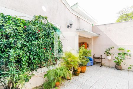 Casa à venda com 240m², 4 quartos e 6 vagas