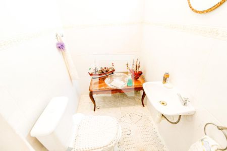 Casa à venda com 240m², 4 quartos e 6 vagas