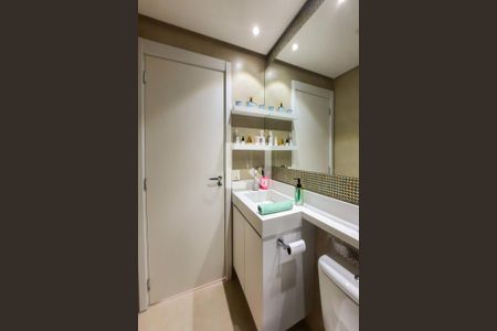 Apartamento à venda com 70m², 2 quartos e 1 vaga Apartamento à venda com 70m², 2 quartos e 1 vagaBanheiro Social