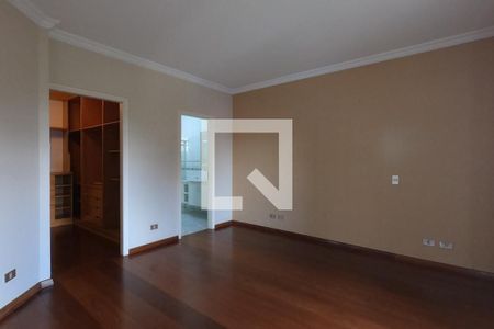Casa à venda com 253m², 4 quartos e 4 vagasSuíte