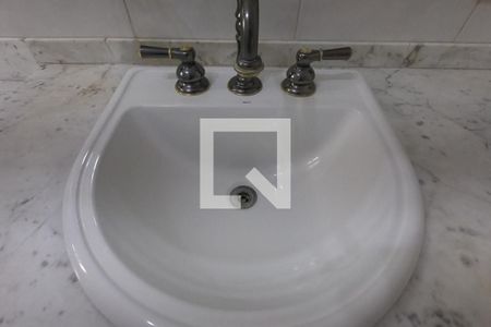 Casa à venda com 253m², 4 quartos e 4 vagasBanheiro da Suíte