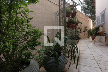 Casa à venda com 253m², 4 quartos e 4 vagasFundos