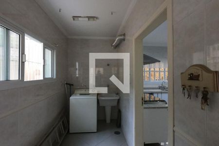 Casa à venda com 253m², 4 quartos e 4 vagasÁrea de Serviço