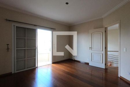 Casa à venda com 253m², 4 quartos e 4 vagasSuíte