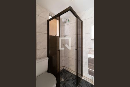 Banheiro de apartamento à venda com 2 quartos, 42m² em Glória, Porto Alegre